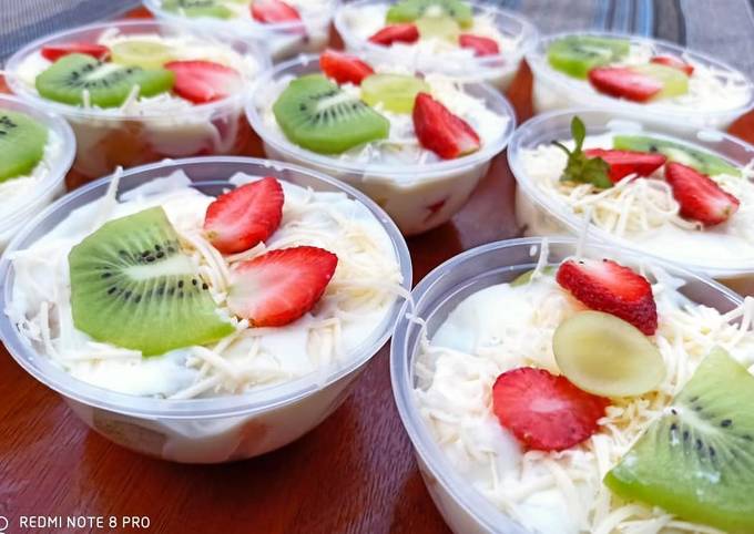 SALAD BUAH 2OO ML( YUNI )